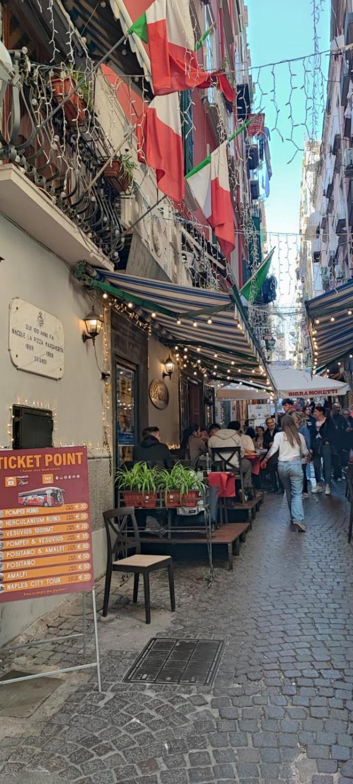 La Chicca Appartamento Intero Nei Quartieri Spagnoli Naples Exterior photo